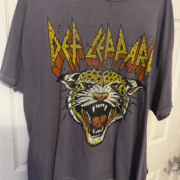 Tops - Graphic Tee - Gray